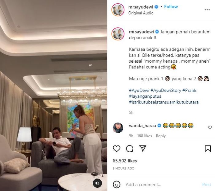 Kondisi ruang keluarga di rumah Ayu Dewi