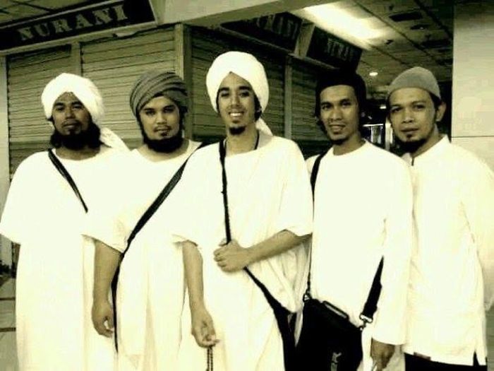 Foto anak <a href='https://manado.tribunnews.com/tag/ayu-azhari' title='Ayu Azhari'>Ayu Azhari</a>, <a href='https://manado.tribunnews.com/tag/axel-djody' title='Axel Djody'>Axel Djody</a> dakwah bareng Ustaz Derry Sulaiman. <a href='https://manado.tribunnews.com/tag/axel-djody' title='Axel Djody'>Axel Djody</a> juga tertangkap kamera melakukan jalan <a href='https://manado.tribunnews.com/tag/hijrah' title='hijrah'>hijrah</a> bersama musisi kondang lainnya.