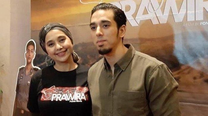 Di antara foto dakwah itu, anak <a href='https://manado.tribunnews.com/tag/ayu-azhari' title='Ayu Azhari'>Ayu Azhari</a>, <a href='https://manado.tribunnews.com/tag/axel-djody' title='Axel Djody'>Axel Djody</a> juga tertangkap kamera melakukan jalan <a href='https://manado.tribunnews.com/tag/hijrah' title='hijrah'>hijrah</a> dengan sejumlah musisi kondang lainya.