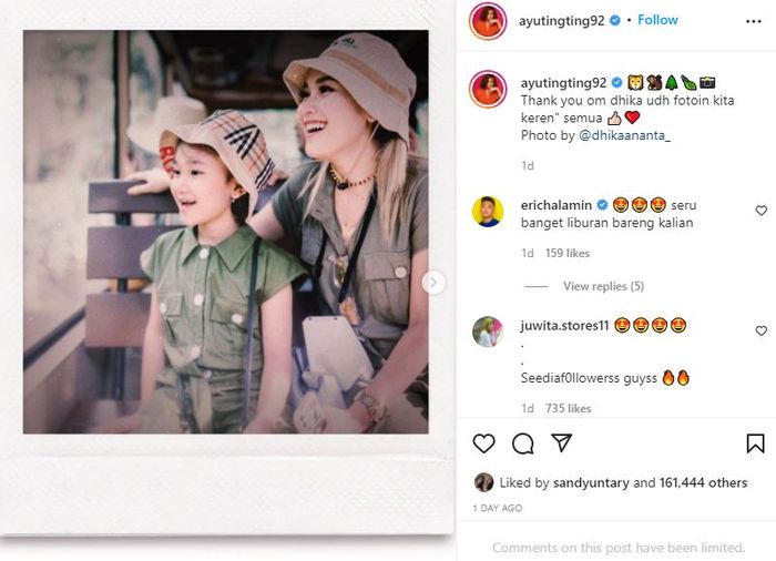 Ayu Ting Ting dan Bilqis saat jalan-jalan