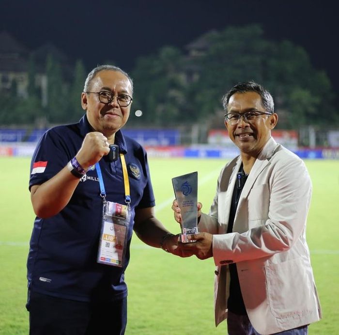 Aji Santoso jadi pelatih lokal terakhir di Liga 1 yang berhasil menembus tiga besar klasemen akhir (2019)