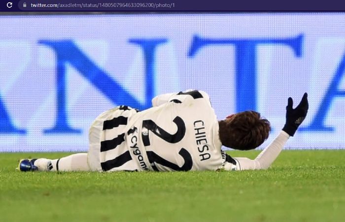 Federico Chiesa terkapar usai mengalami cedera saat Juventus menghadapi AS Roma dalam laga pekan ke-21 Liga Italia 2021-2022 di Stadion Olimpico Roma, Minggu (9/1/2022) malam waktu setempat.