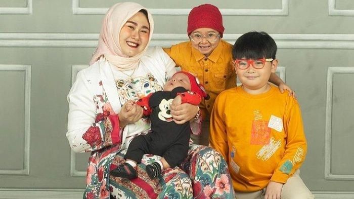Potret keluarga Daus Mini