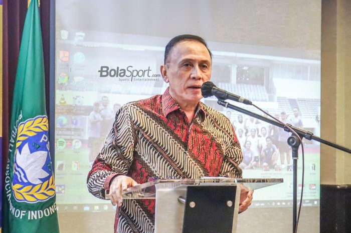Ketua Umum PSSI, Mochamad Iriawan, sedang memberikan sambutan di Hotel Ibis, Slipi, Jakarta Barat, 16 Januari 2022.