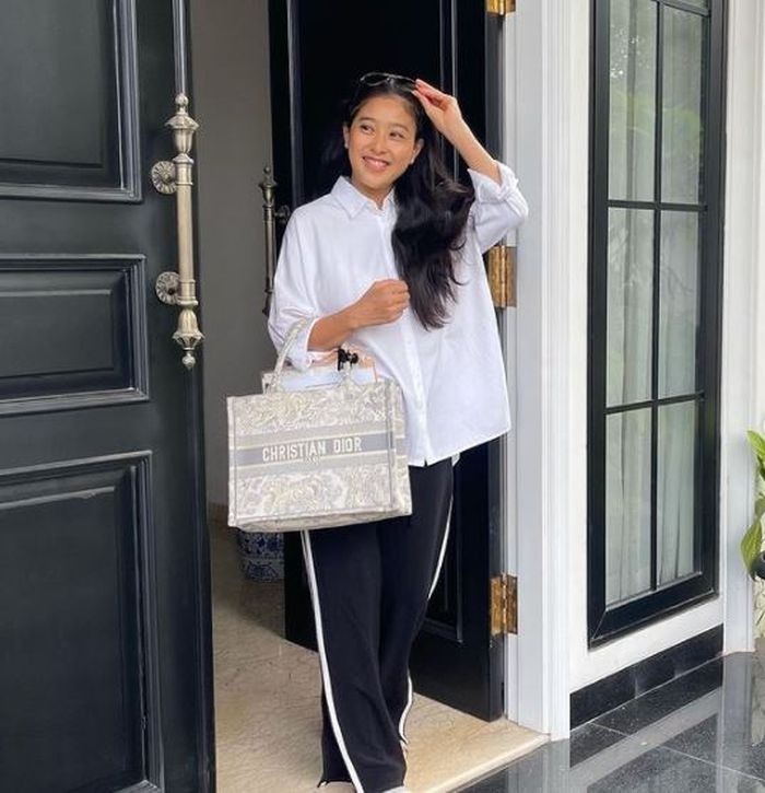 Teras di rumah artis Olivia Zalianty (Instagram/oliviazallianty)