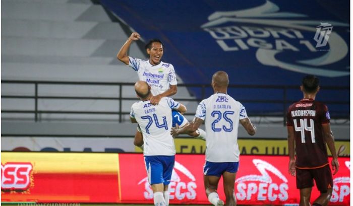 Selebrasi Mohammed Rashid setelah mencetak gol kemenangan Persib atas Borneo FC (18/1/2022).