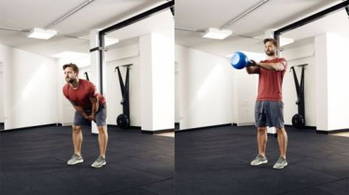 Gerakan ayunan/ swing dengan menggunakan kettlebell.