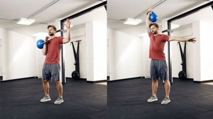 Gerakan menekan  atau  overhead press dengan menggunakan kettlebell