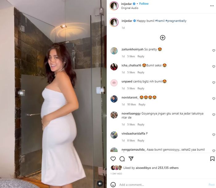Goyangan Jessica Iskandar di kamar mandi bikin netizen ngeri