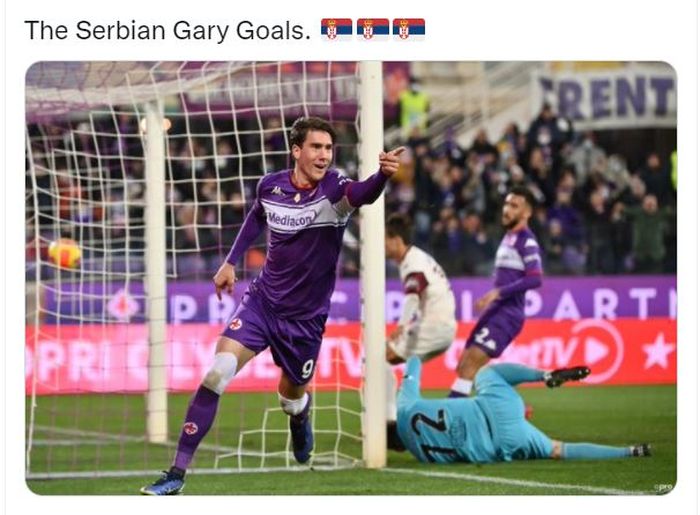 Dusan Vlahovic saat merayakan golnya untuk Fiorentina.