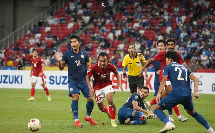 Timnas Indonesia melawan Thailand dalam final leg kedua Piala AFF 2020 di Singapura.