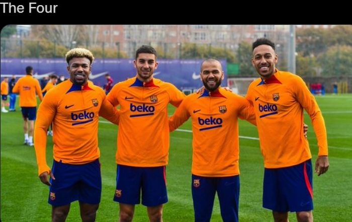 Empat pemain baru Barcelona, dari kiri ke kanan Adama Traore, Ferran Torres, Daniel Alves, dan Pierre-Emerick Aubameyang.