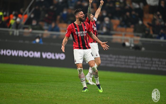 Striker AC Milan, Olivier Giroud, berhasil mencetak dua gol dalam kurun waktu tiga menit yang sekaligus membawa I Rossoneri comeback atas Inter Milan di Liga Italia.