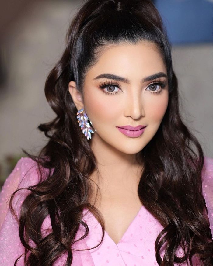 Detail makeup pinky Ashanty dalam acara baby shower Aurel Hermansyah.