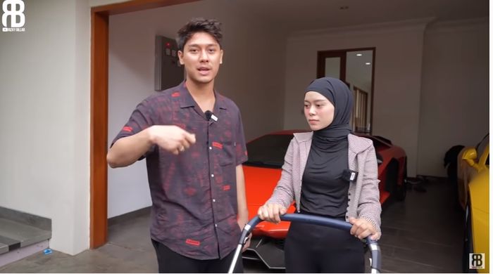 Perbincangan Rizky Billar dan Lesti Kejora mengenai stroller mahal milik Baby L.