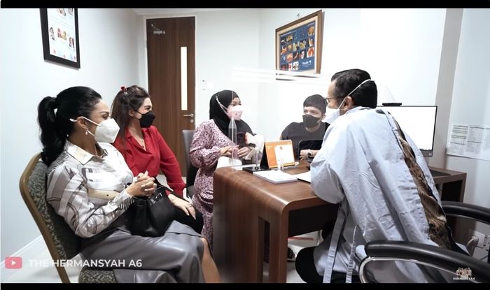 Ashanty dan Krisdayanti temani Aurel Hermansyah dan Atta Halilintar periksa kandungan