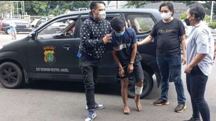 Foto tampang Lelih Mawalih yang menjadi dalang pembunuhan Fiky Firlana jadi sorotan. Ternyata punya harta dari bisnis ini.