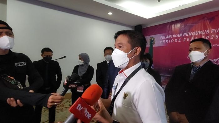 Sekjen PSSI, Yunus Nusi seusai melantik pengurus Asosiasi Sepak Bola Wanita Indonesia (ASBWI), di Menara Peninsula Hotel, Jakarta Barat, Sabtu (19/2/2022).
