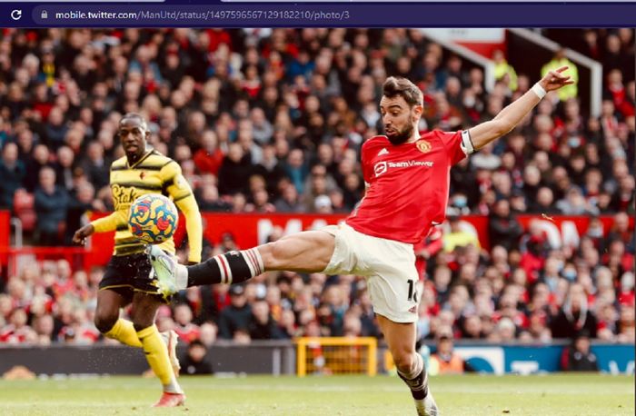 Aksi gelandang Manchester United, Bruno Fernandes, dalam laga melawan Watford di Stadion Old Trafford pada pekan ke-27 Liga Inggris 2021-2022, pada Sabtu (26/2/2022) pukul 22.00 WIB. 