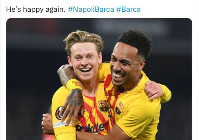 Pierre-Emerick Aubameyang (kanan) bersama Frenkie de Jong merayakan gol Barcelona ke gawang Napoli di play-off Liga Europa.