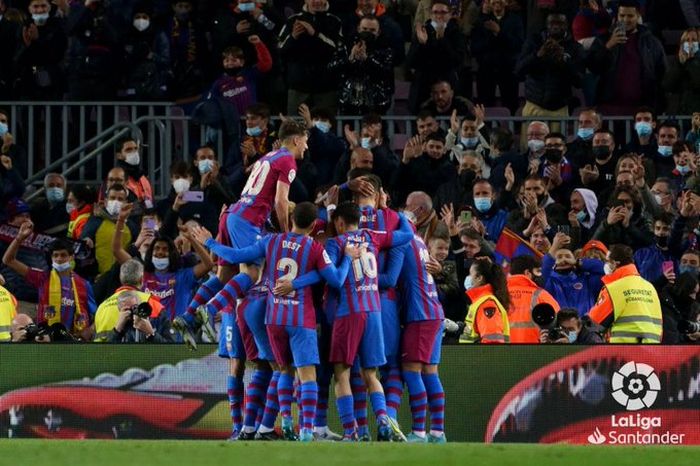 Pemain Barcelona merayakan gol ke gawang Athletic Club dalam laga pekan ke-26 Liga Spanyol 2021-2022 di Stadion Camp Nou pada Minggu (27/2/2022) waktu setempat atau Minggu pukul 03.00 WIB. 