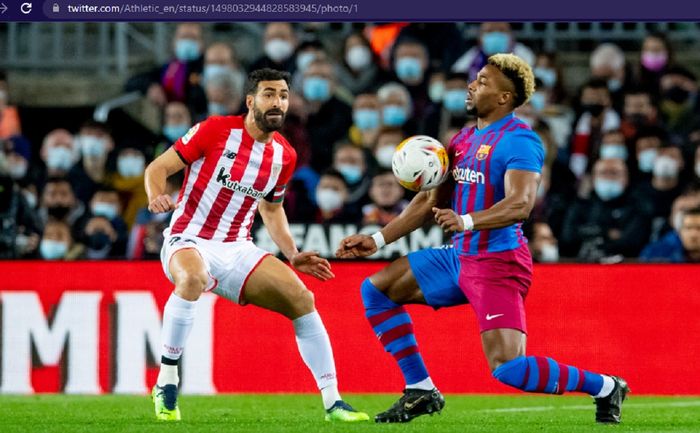 Pemain Barcelona, Adama Traore, menguasai bola saat berhadapan dengan Athletic Club dalam laga pekan ke-26 Liga Spanyol 2021-2022 di Stadion Camp Nou pada Minggu (27/2/2022) waktu setempat atau Minggu pukul 03.00 WIB. 