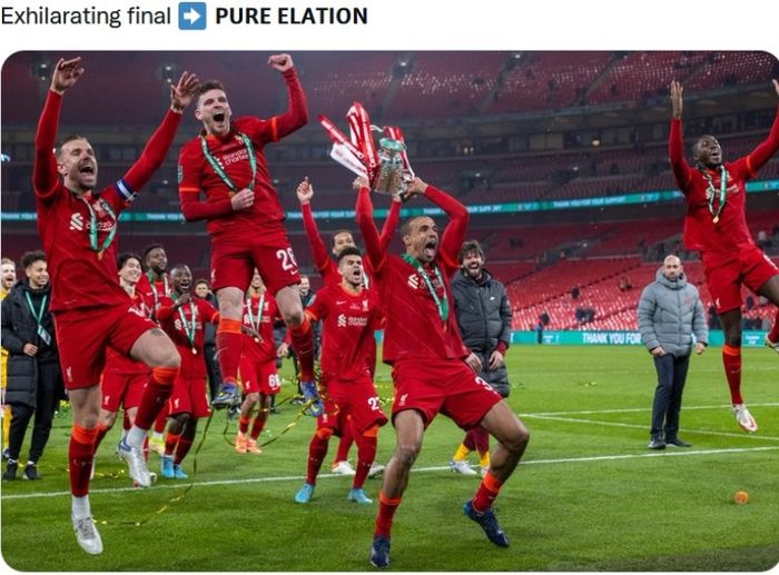 Kegembiraan pemain Liverpool usai menjuarai Piala Liga Inggris 2021-2022 dengan mengalahkan Chelsea di final.
