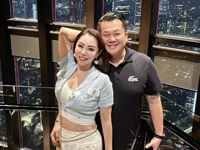 Femmy Permatasari bersama suami, Alfons Martinus Purnomo