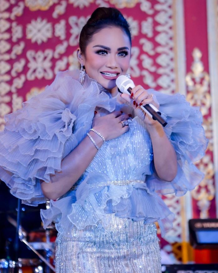 Potret Krisdayanti saat ini.