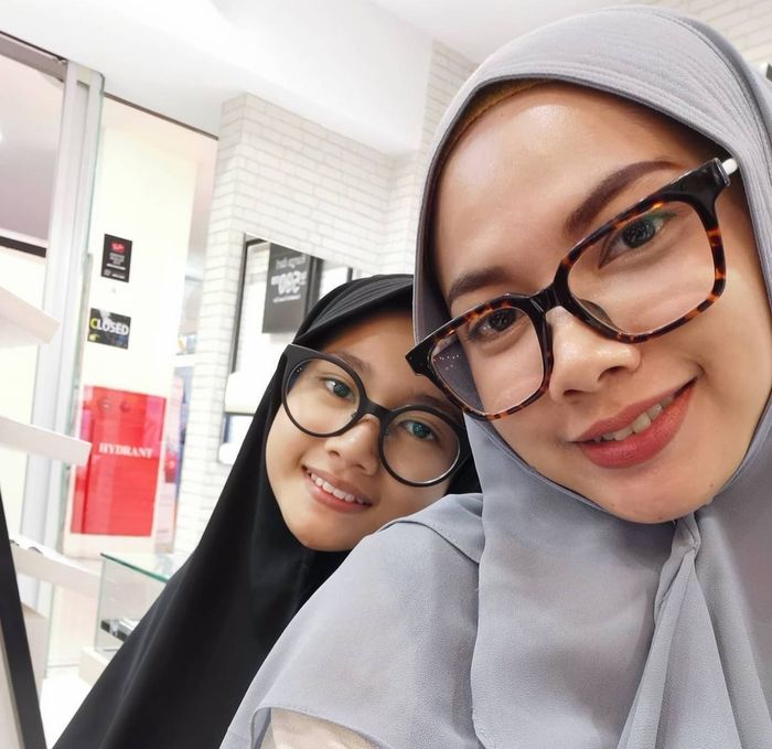 anak dan mantan istri Ivan Seventeen