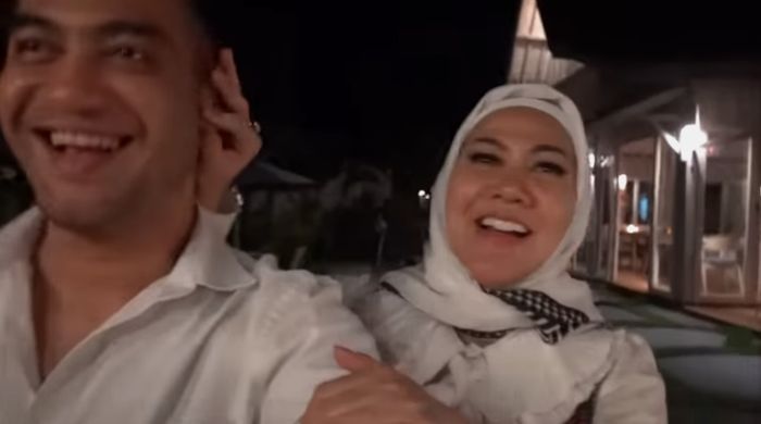 Venna Melinda menoyor kepala Ferry
