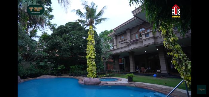 Kolam renang di rumah artis Alshad Ahmad.