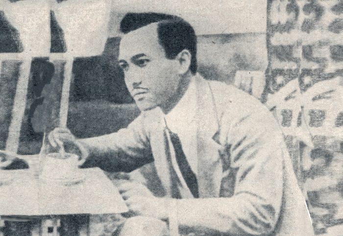 Soekarno muda dengan secangkir kopinya saat studi di Bandung.