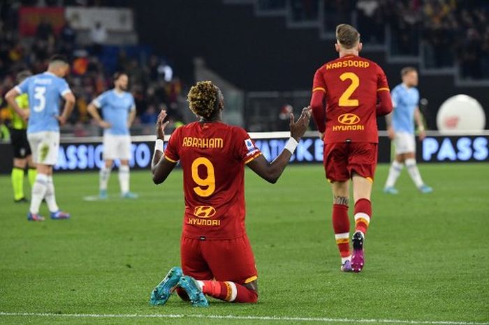 Tammy Abraham mencetak dua gol dalam kemenangan 3-0 AS Roma atas Lazio pada pekan ke-30 Liga Italia, Minggu (20/3/2022) di Stadion Olimpico.