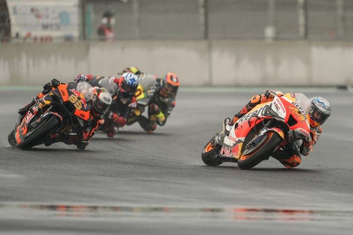 Aksi pembalap Repsol Honda, Pol Espargaro dalam balapan MotoGP Indonesia 2022 di Sirkuit Mandalika, Minggu (20/3/2022)