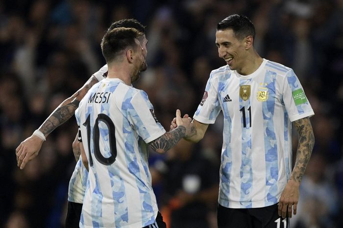 Angel Di Maria dan Lionel Messi masing-masing menyumbang satu gol dalam kemenangan telak 3-0 Argentina atas Venezuela.