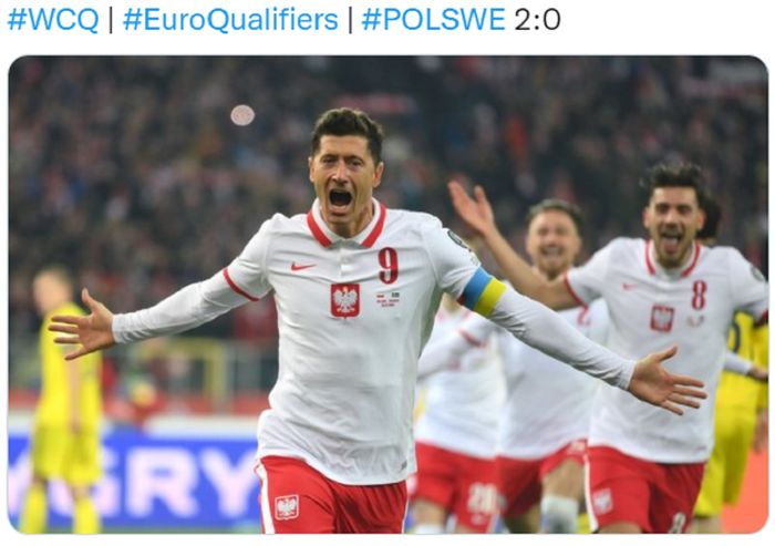 Striker timnas Polandia, Robert Lewandowski, merayakan gol ke gawang timnas Swedia dalam laga final play-off Path B Kualifikasi Piala Dunia 2022 Zona Eropa di Stadion Slaski, 29 Maret 2022.