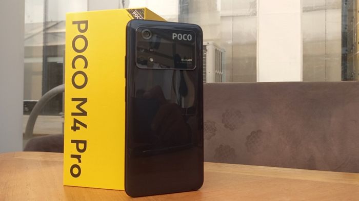 Unboxing POCO M4 Pro