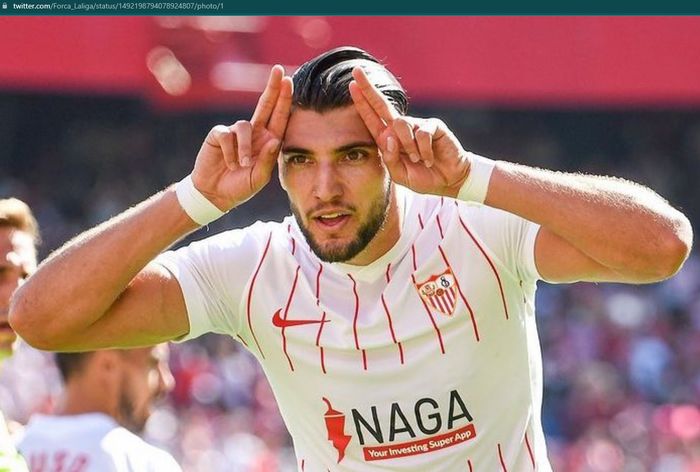 Eks pemain depan Wolverhampton Wanderers yang kini bermain untuk Sevilla, Rafa Mir.
