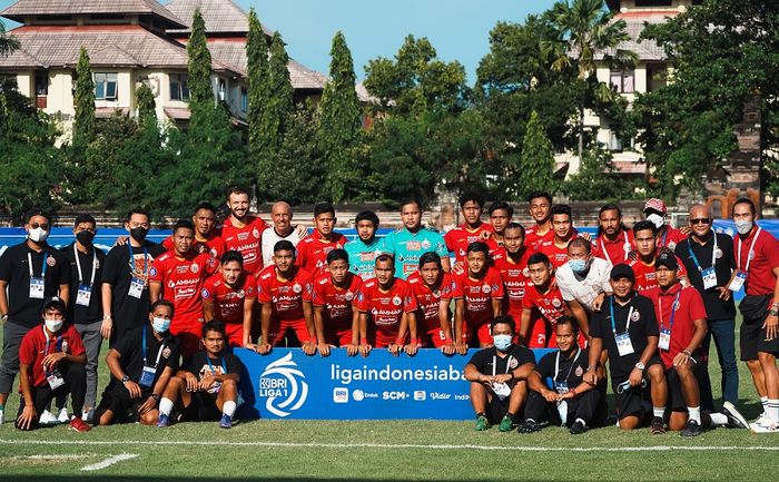 Pemain, pelatih, dan ofisial tim Persija Jakarta.
 
 
