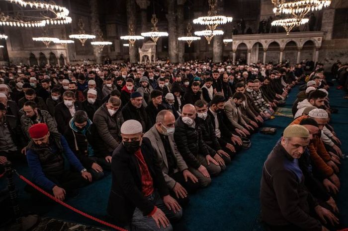 Tarawih pertama di Masjid Hagia Sophia setelah 88 tahun 