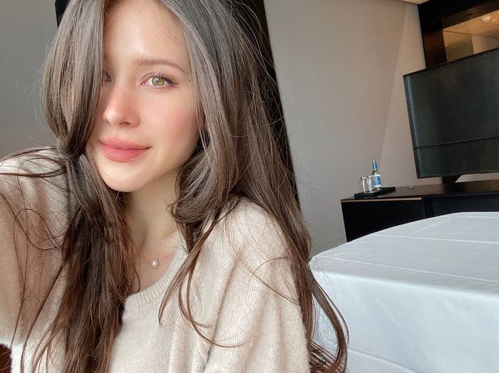 Eve Suz dengan riasan natural