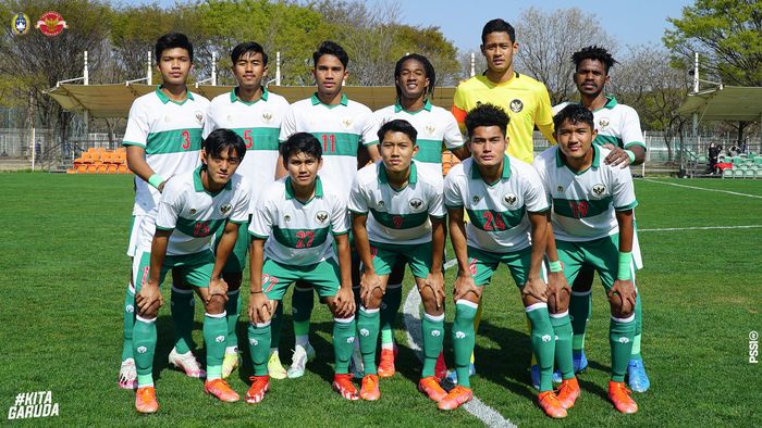 Pemain timnas U-19 Indonesia saat pertandingan uji coba melawan Pohan Steelers FC.