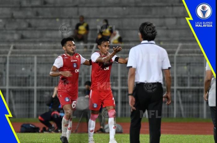 Saddil Ramdani dan Baddrol Bakhtiar saat membawa Sabah FC menang 1-0 atas Sarawak United di Stadion Negeri Serawak, pada pekan ke-4 Liga Malaysia, Minggu (10/4/2022).