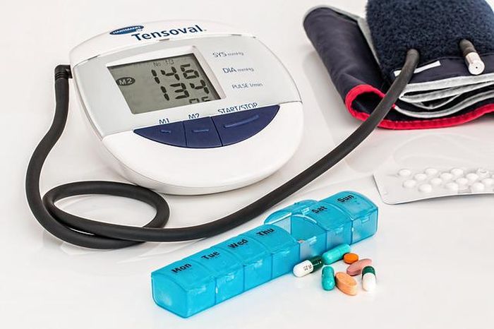 ilustrasi alat pengukur tekanan darah