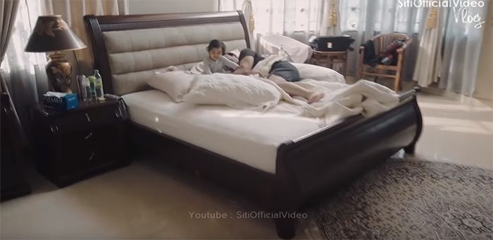Kamar tidur di rumah artis Siti Nurhaliza