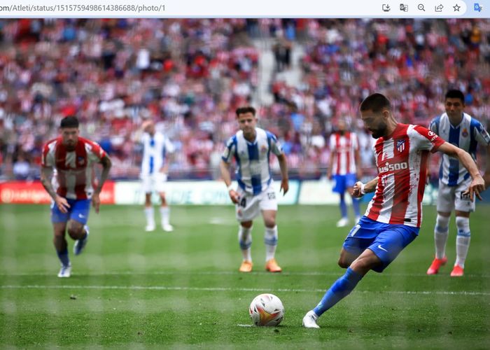 Winger Atletico Madrid, Yannick Carrasco, mencetak gol melalui titik putih ke gawang Espanyol dalam laga lanjutan pekan ke-32 Liga Spanyol 2021-2022 di Stadion Wanda Metropolitano, Minggu (17/4/2022).