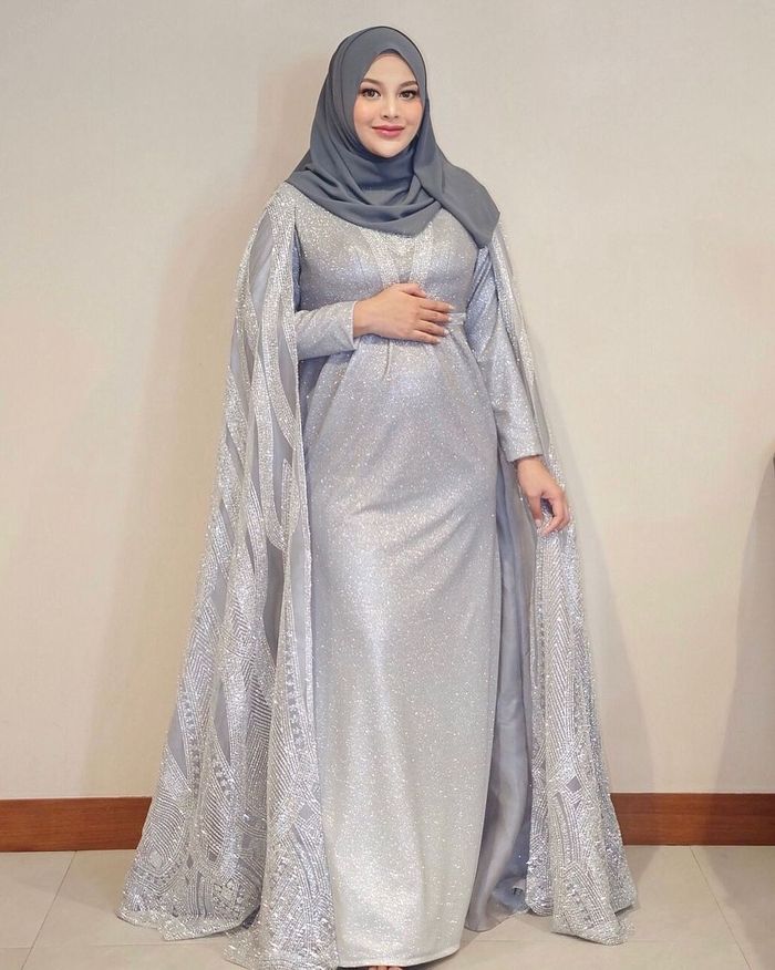 Ide baju Lebaran modis ala Aurel Hermansyah: gaun.