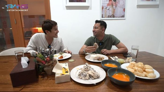 Raffi Ahmad saat bincang dengan Rizky Billar.