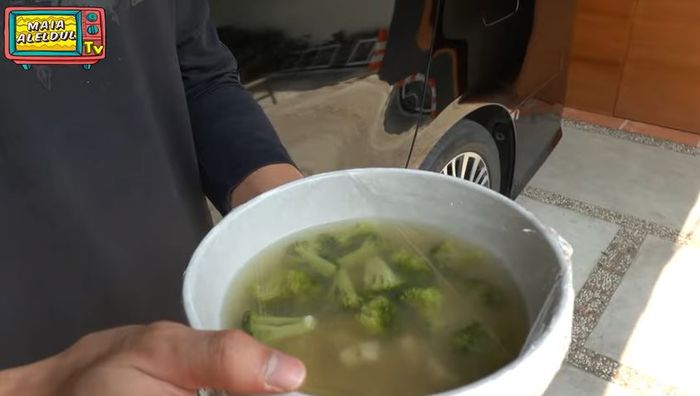 Sup ayam brokoli buatan Al Ghazali untuk Maia Estianty